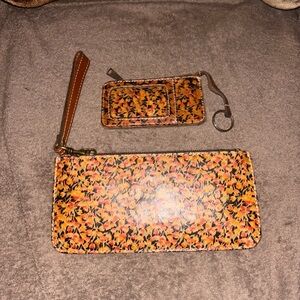 Patricia Nash
Floral Pattern Wristlet Wallet and Card Holder - Orange/Black